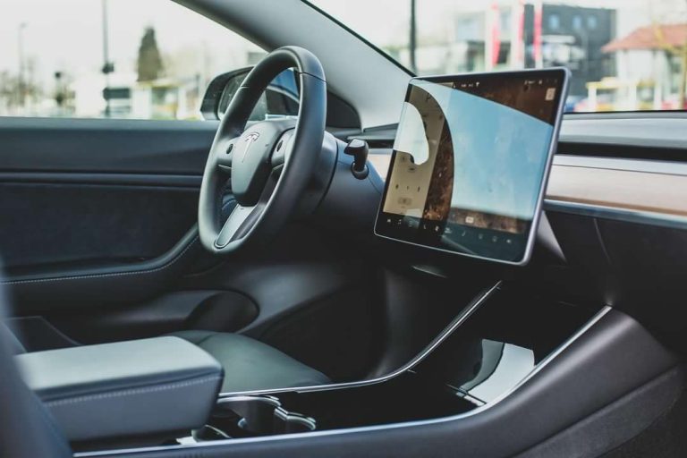 VTC Rennes: Tesla